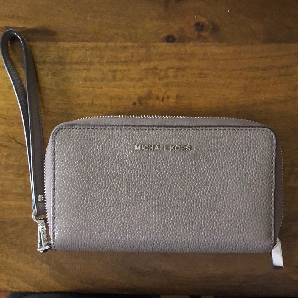 Michael kors phone wallet wristlet